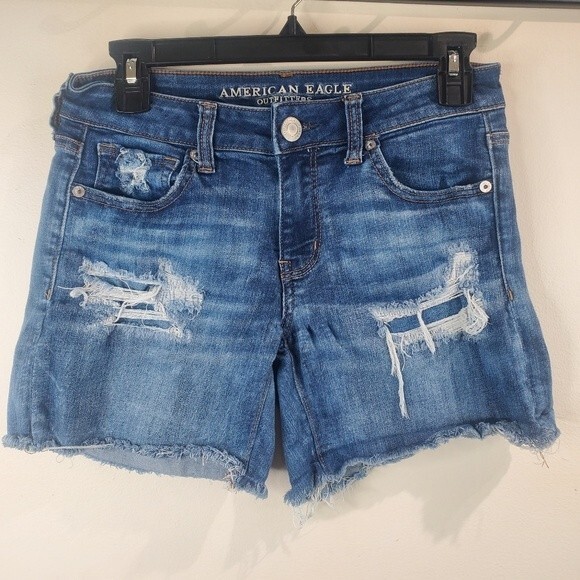 American Eagle medium wash midi cut off shorts size 4 - Picture 1 of 7
